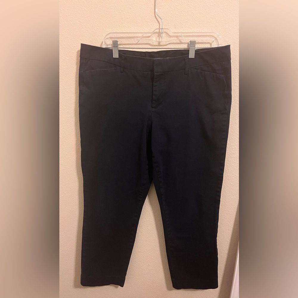 a.n.a Women's Dark Navy Cropped Pants
